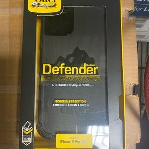 Otter box defender series 11 max pro phone case